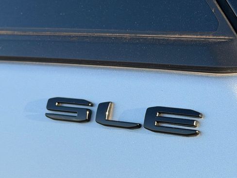 Used 2022 GMC Terrain SLE w/ Driver Convenience Package FWD image 10