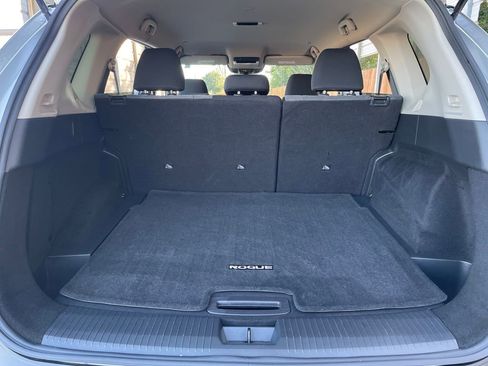 Used 2023 Nissan Rogue SV image 42