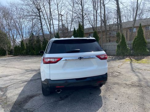 Used 2019 Chevrolet Traverse LT w/ LPO, Black Accent Package image 4