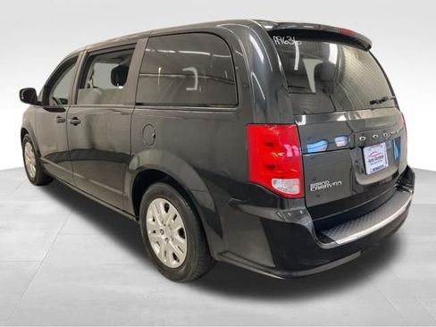 Used 2018 Dodge Grand Caravan SE w/ UConnect Hands-Free Group image 4
