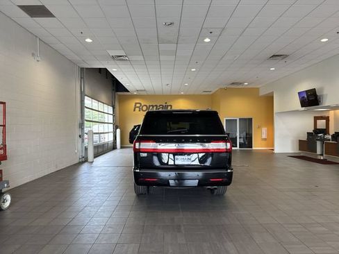 Used 2021 Lincoln Navigator Black Label AWD/4WD image 4