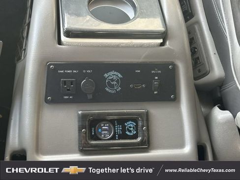 Used 2018 Chevrolet Express 2500 Extended w/ Enhanced Convenience Package RWD image 9