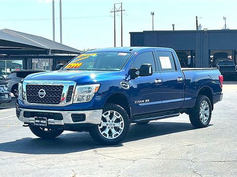 Used 2017 Nissan Titan SV w/ Heavy Duty GAWR Package AWD/4WD image 2