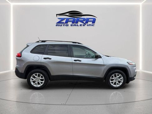 Used 2017 Jeep Cherokee Sport AWD/4WD image 8