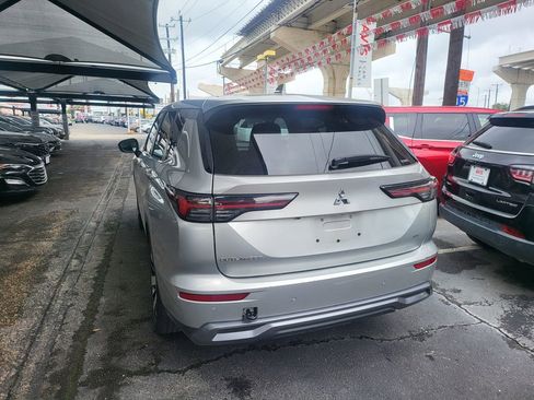 Used 2025 Mitsubishi Outlander SE AWD/4WD image 9