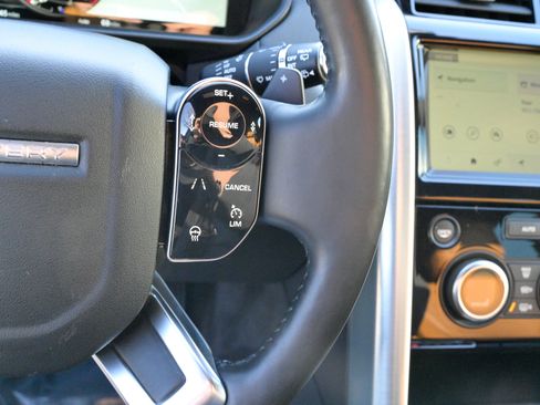 Used 2019 Land Rover Discovery HSE image 25