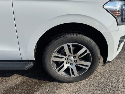 Used 2024 Ford Expedition Limited image 11