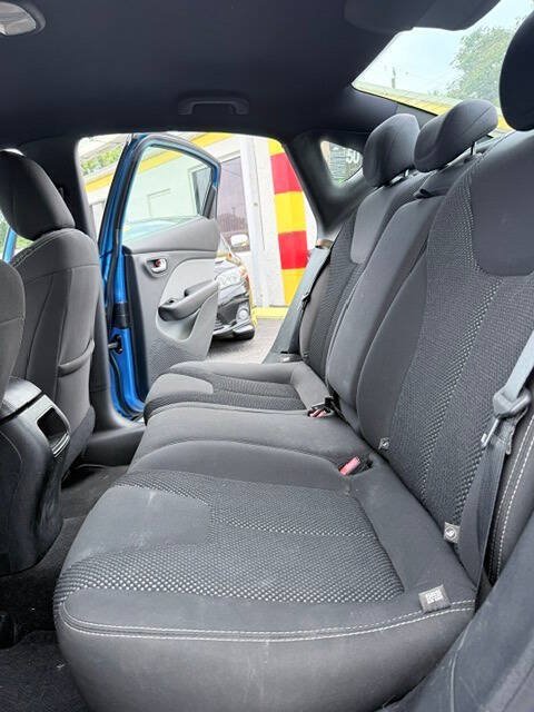 Used 2015 Dodge Dart SXT FWD image 11