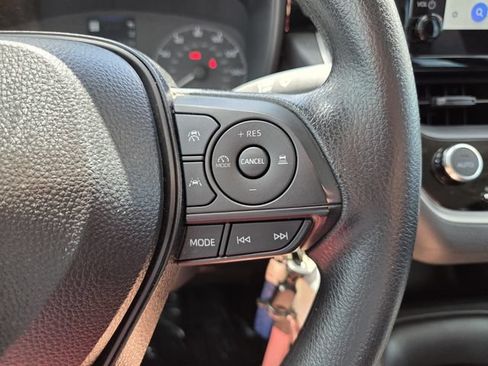 Used 2025 Toyota Corolla LE FWD image 30