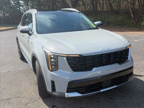 Used 2025 Kia Sorento S w/ Panoramic Sunroof Package image 3