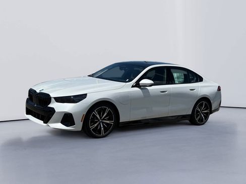 New 2027 BMW 550e xDrive AWD/4WD image 7