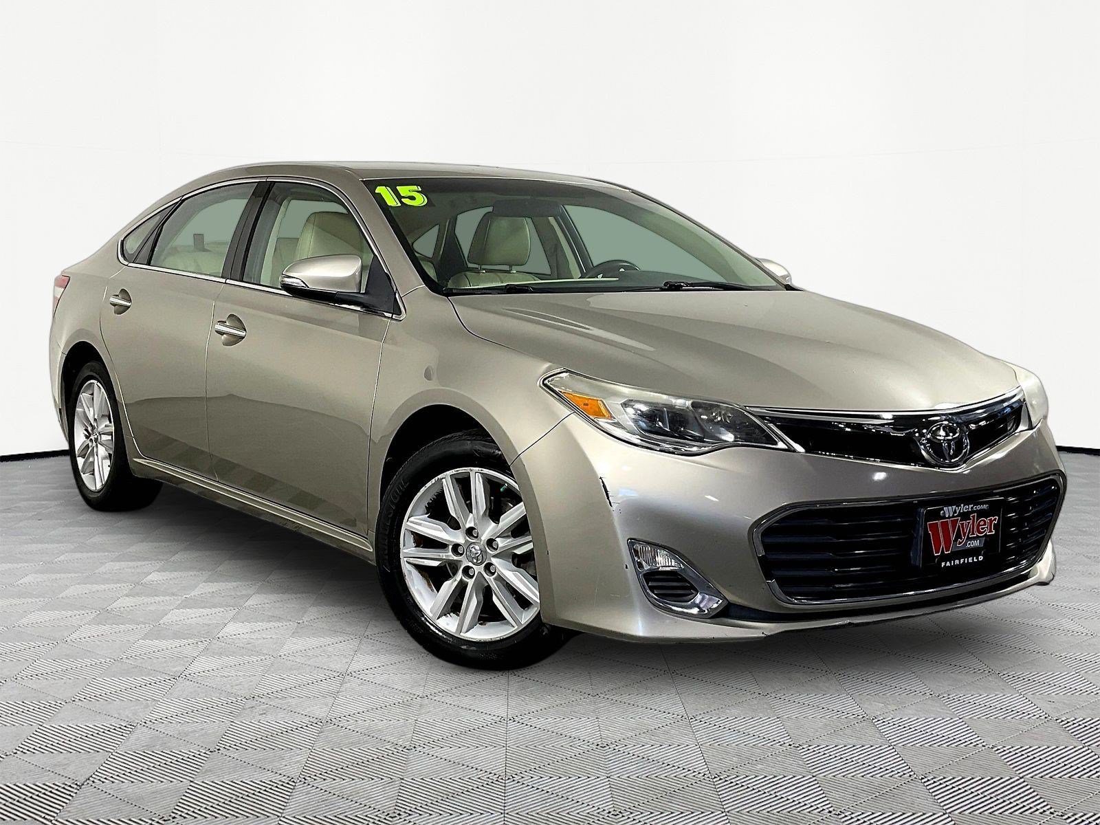 Used 2015 Toyota Avalon XLE FWD image 3