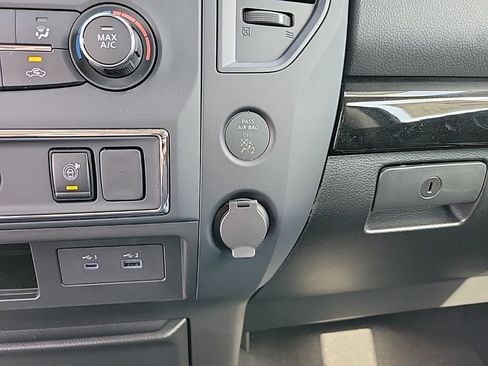 Used 2024 Nissan Titan SV AWD/4WD image 16