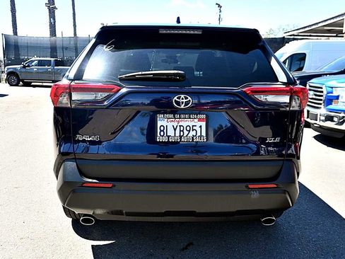 Used 2019 Toyota RAV4 XLE Premium w/ Carpet Mat Package FWD image 6