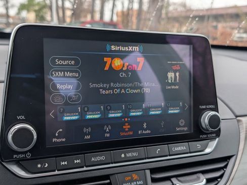 Used 2024 Nissan Altima 2.5 SV image 12