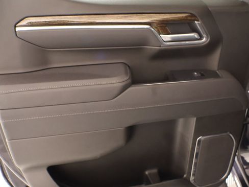 Used 2025 GMC Sierra 1500 Elevation image 17