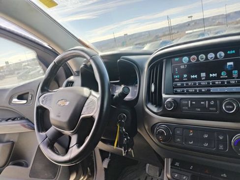 Used 2018 Chevrolet Colorado Z71 AWD/4WD image 16
