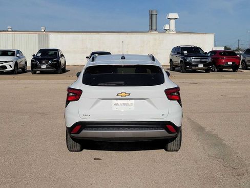 Used 2025 Chevrolet Trax LT FWD image 7