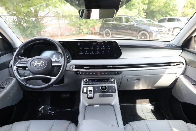 Used 2024 Hyundai Palisade SEL FWD image 12