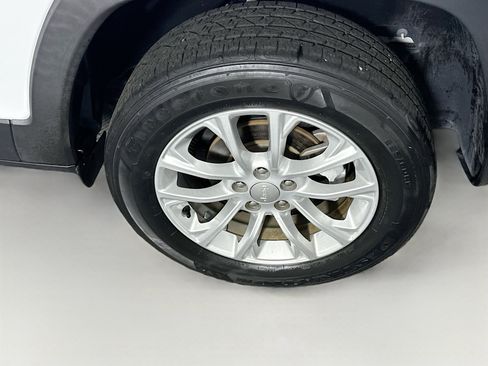 Used 2021 Jeep Cherokee Latitude image 11