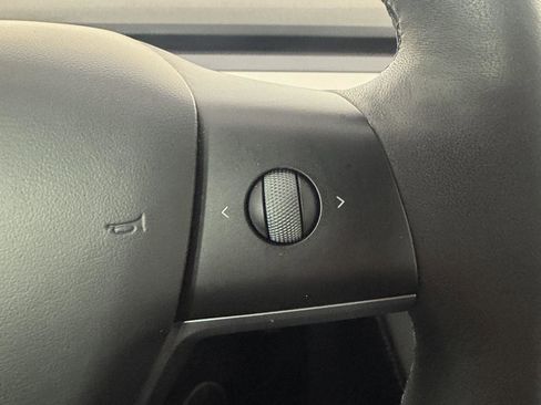 Used 2025 Tesla Model Y Long Range AWD/4WD image 14