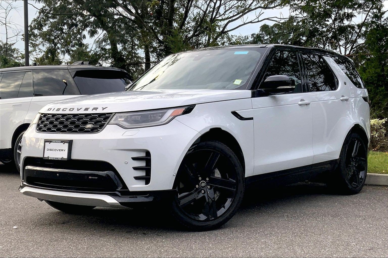Used 2023 Land Rover Discovery S R-Dynamic AWD/4WD image 1