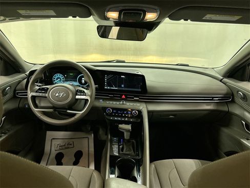 Used 2023 Hyundai Elantra SEL w/ Convenience Package image 19