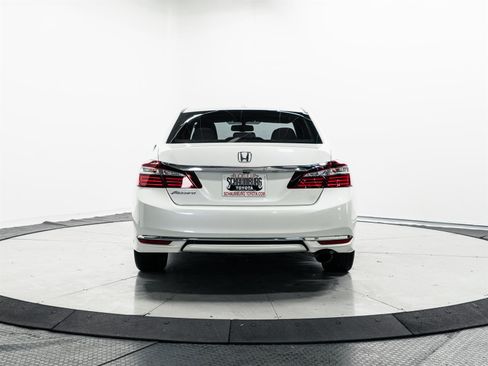 Used 2017 Honda Accord EX-L image 9