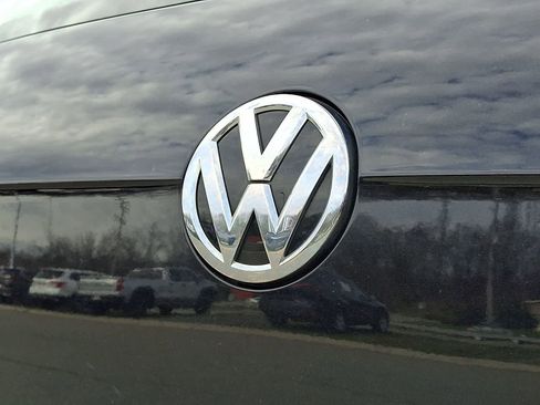 Used 2019 Volkswagen Golf SE w/ Driver Assistance Package image 29