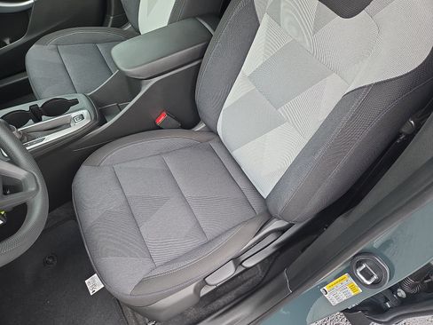 Used 2025 Chevrolet Trax LS FWD image 13