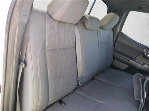 Used 2018 Toyota Tacoma TRD Off-Road w/ Technology Package image 18