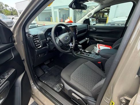 Used 2025 Ford Ranger XLT w/ Black Appearance Package RWD image 5