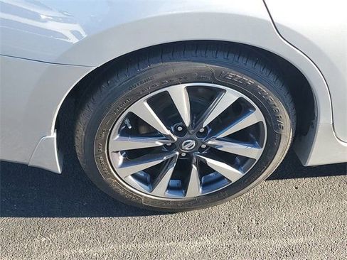 Used 2016 Nissan Altima 2.5 SL w/ 2.5 Technology w/LED Package FWD image 5