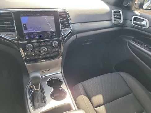 Used 2019 Jeep Grand Cherokee Laredo w/ 18" Wheel & 8.4" Radio Group image 18