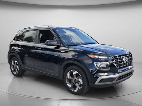 Certified 2025 Hyundai Venue SEL FWD image 9
