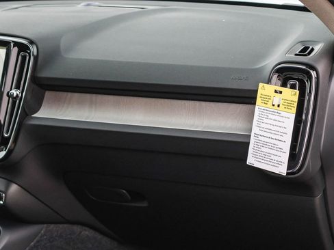 New 2026 Volvo XC40 B4 Core w/ Climate Package image 18