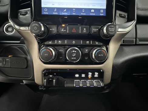 Used 2024 RAM 2500 Laramie w/ Safety Group AWD/4WD image 29