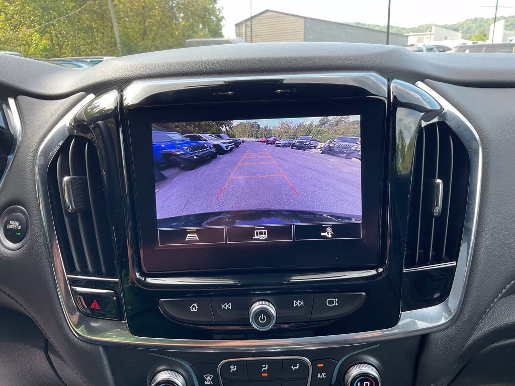Used 2023 Chevrolet Traverse LT FWD image 18