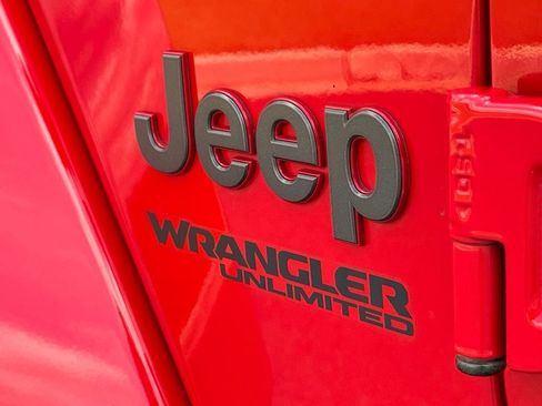 Used 2020 Jeep Wrangler Unlimited Rubicon w/ LED Lighting Group AWD/4WD image 11