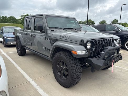 Used 2023 Jeep Gladiator Sport image 3