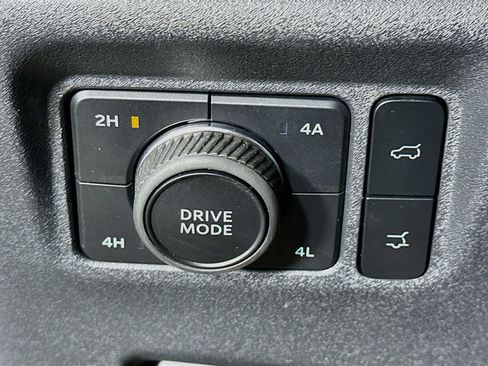 Used 2025 Ford Expedition Active AWD/4WD image 17