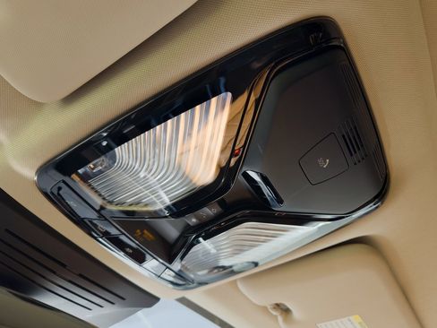 Used 2023 BMW X7 xDrive40i w/ Premium Package image 19