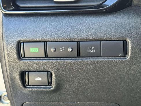 Certified 2023 Nissan Sentra SV FWD image 19