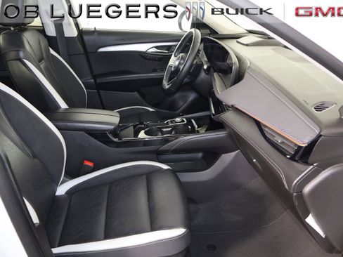 Certified 2025 Buick Envision Sport Touring image 19