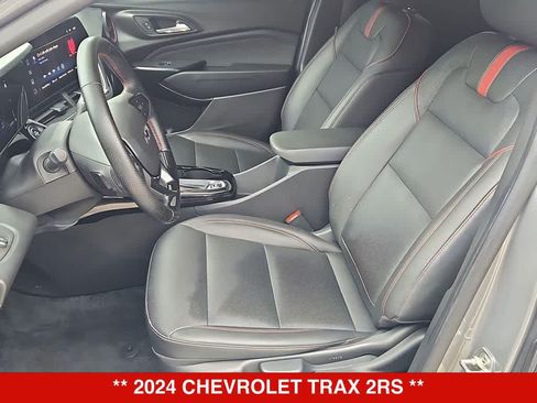 Used 2024 Chevrolet Trax RS FWD image 17