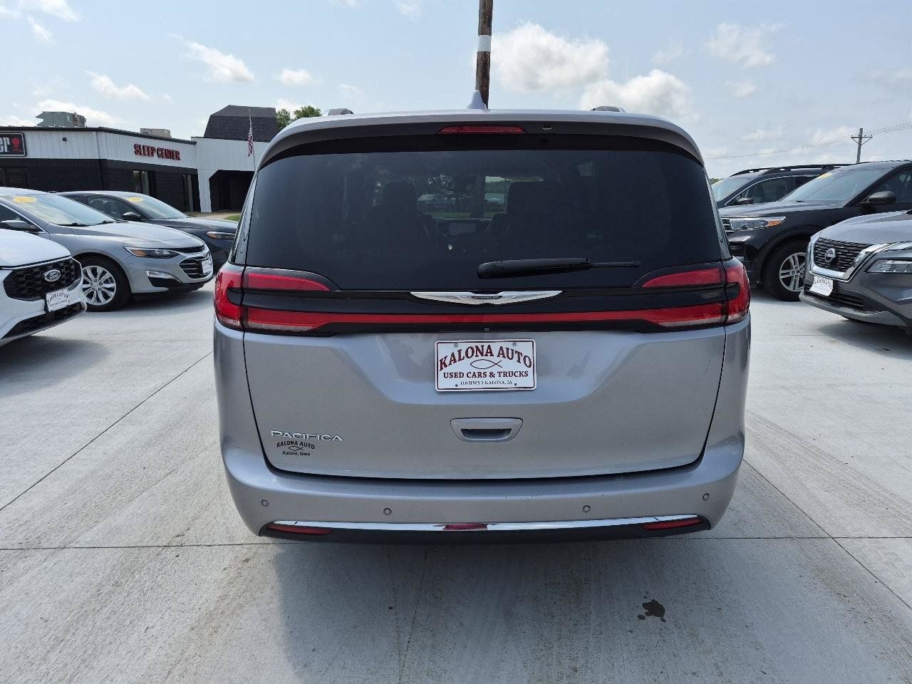 Used 2021 Chrysler Pacifica Touring-L FWD image 7
