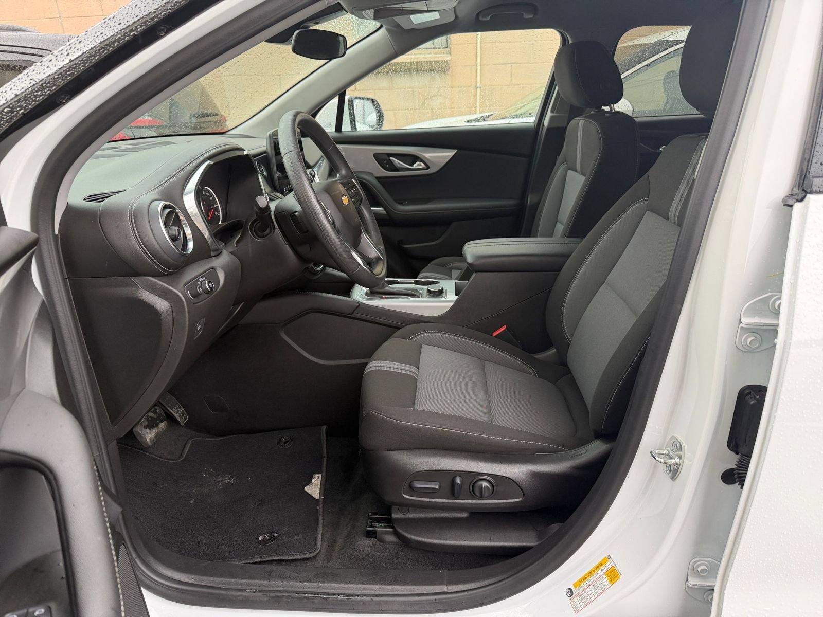Used 2025 Chevrolet Blazer LT FWD image 28