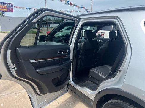 Used 2018 Ford Explorer Limited w/ Equipment Group 301A AWD/4WD image 16