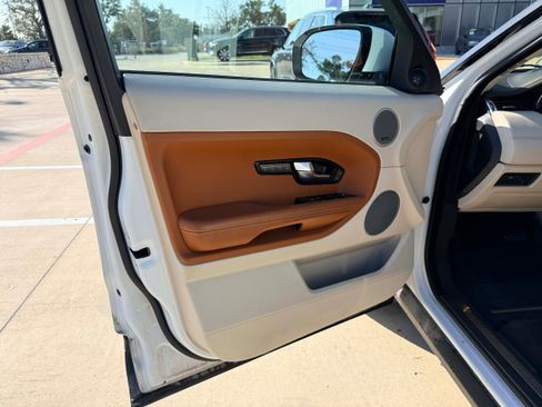 Used 2013 Land Rover Range Rover Evoque Prestige image 9