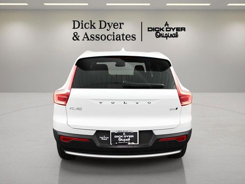 New 2025 Volvo XC40 B5 Core w/ Protection Package Premier image 2